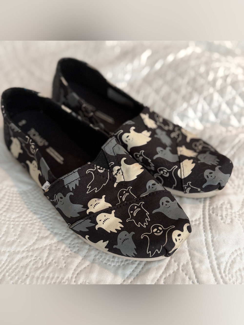 Women’s TOMS Halloween slip on shoes